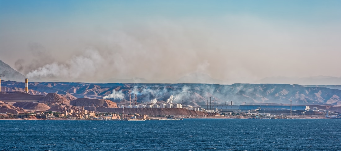 Un ataque letal con drones a dos refinerías sauditas