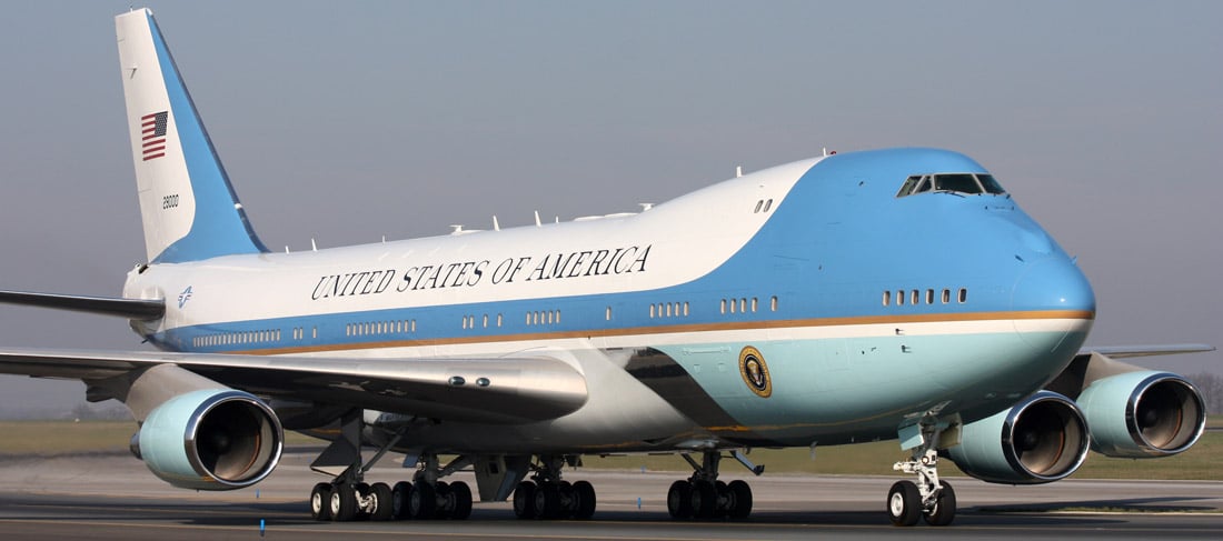 Taxi del Air Force One en un aeropuerto