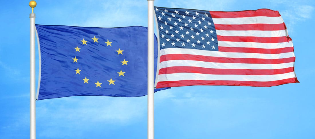 banderas de la Unión europea y de Estados Unidos ondean